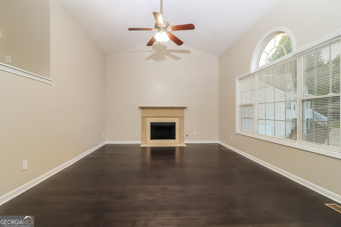 3 bedroom 3  bath house in Dallas