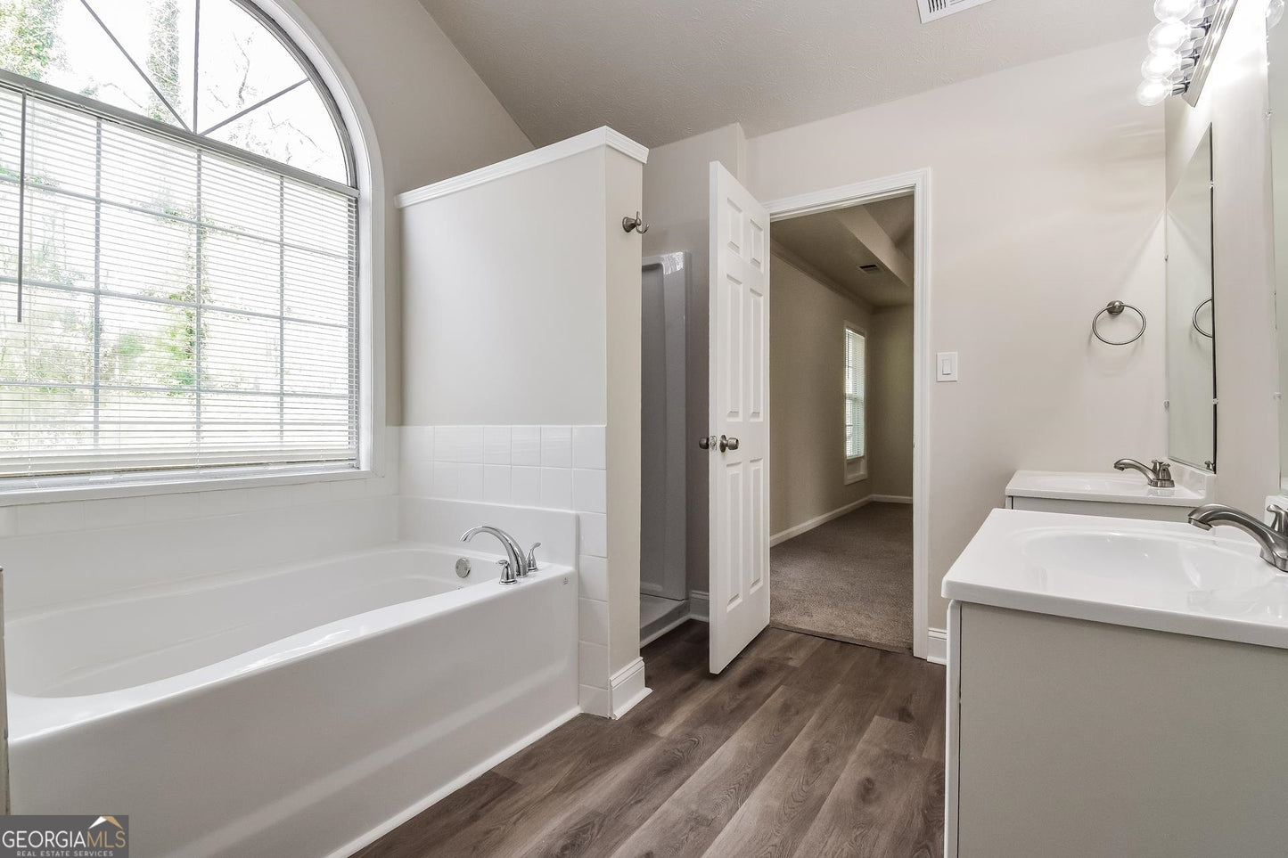 4 bedroom 2.5  bath house in Lawrenceville