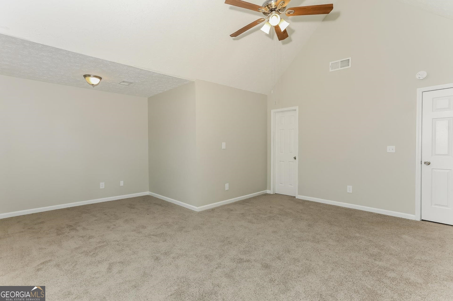 4 bedroom 2.5 bath house in Stockbridge