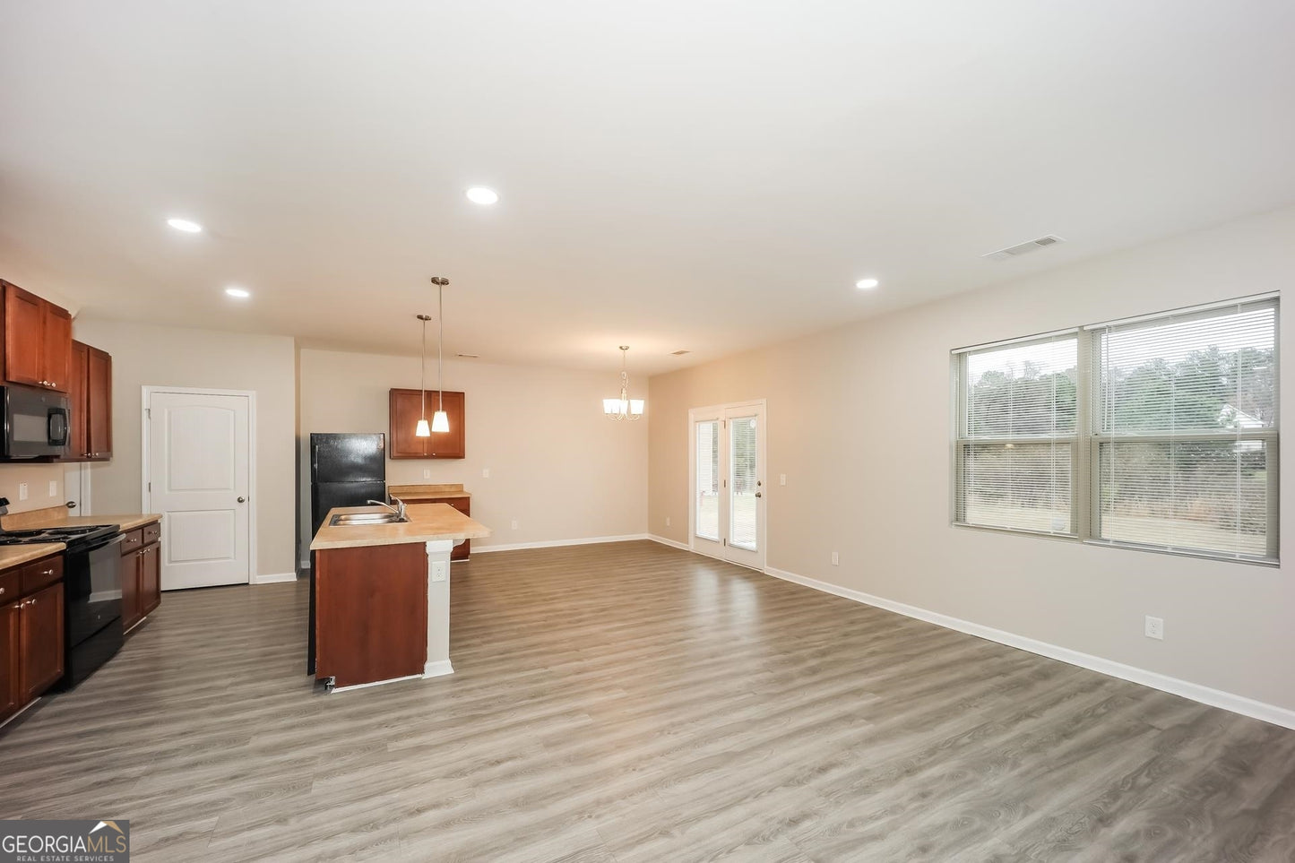 4 bedroom 3  bath house in Riverdale