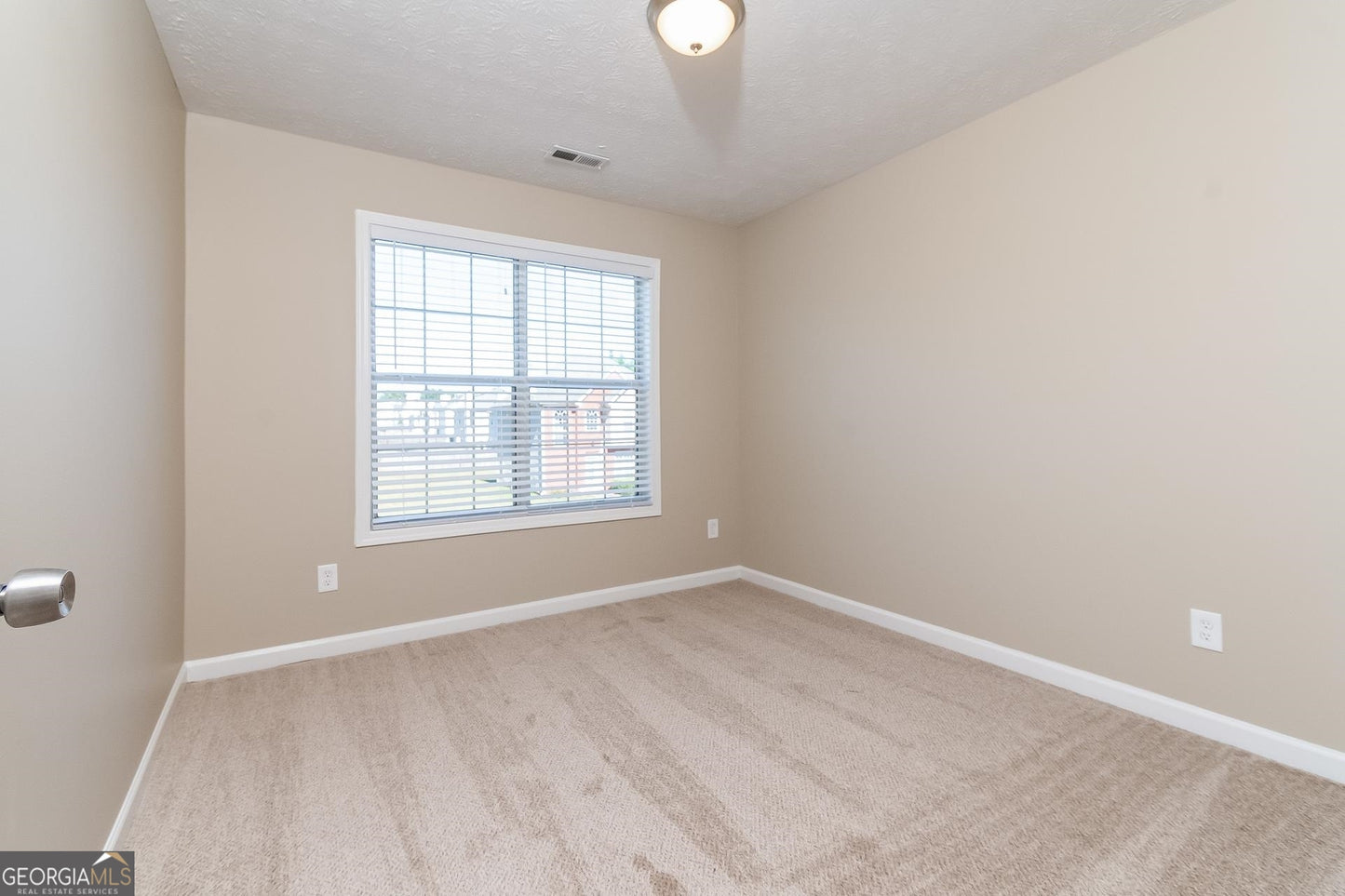 4 bedroom 2.5 bath house in Riverdale