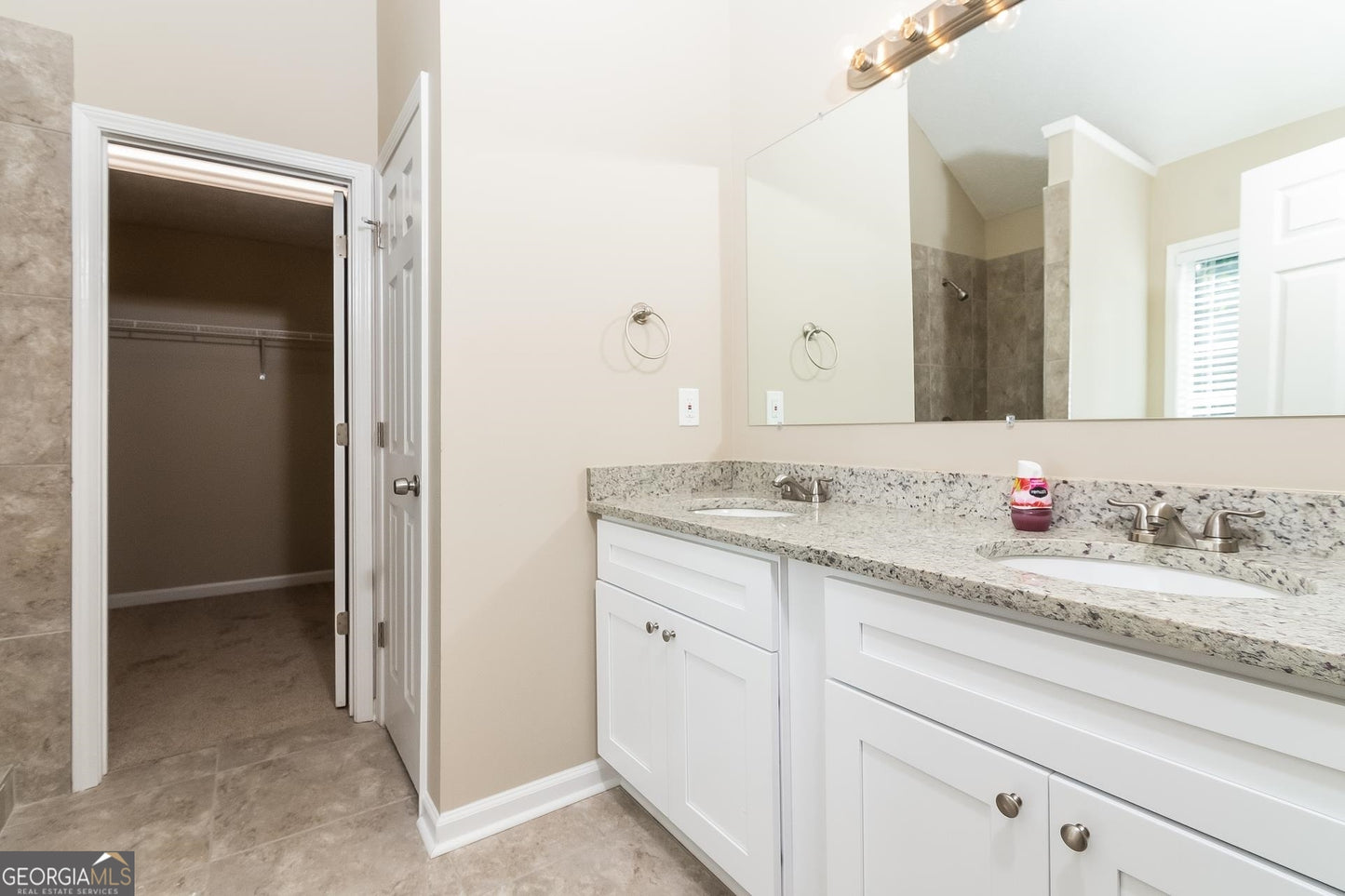 4 bedroom 2.5 bath house in Riverdale