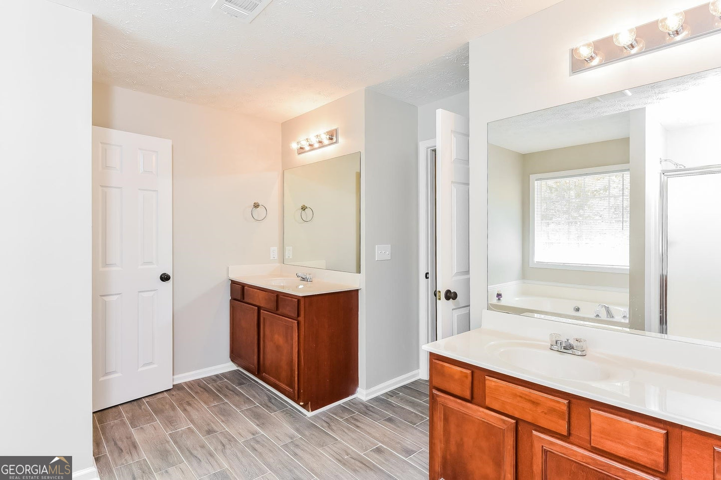 4 bedroom 2.5 bath house in Flowery branch