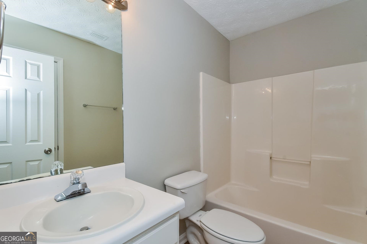 4 bedroom 2.5 bath house in Powder springs