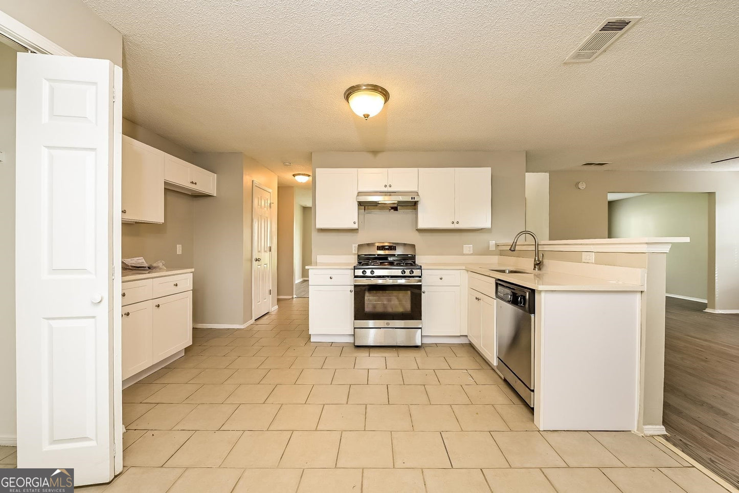 4 bedroom 2.5 bath house in Lithonia