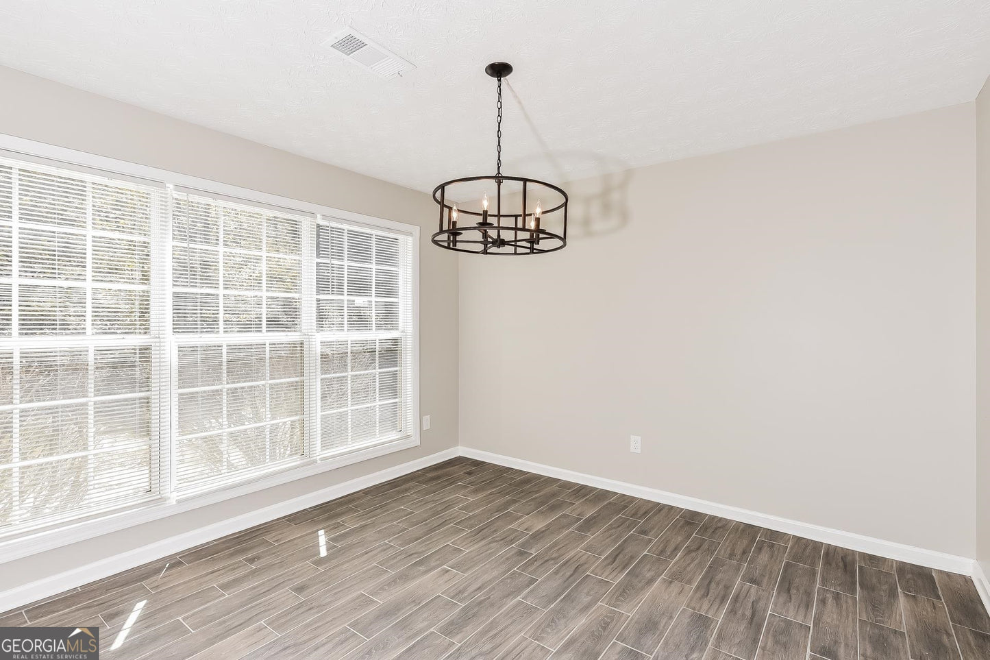 4 bedroom 2.5 bath house in Flowery branch
