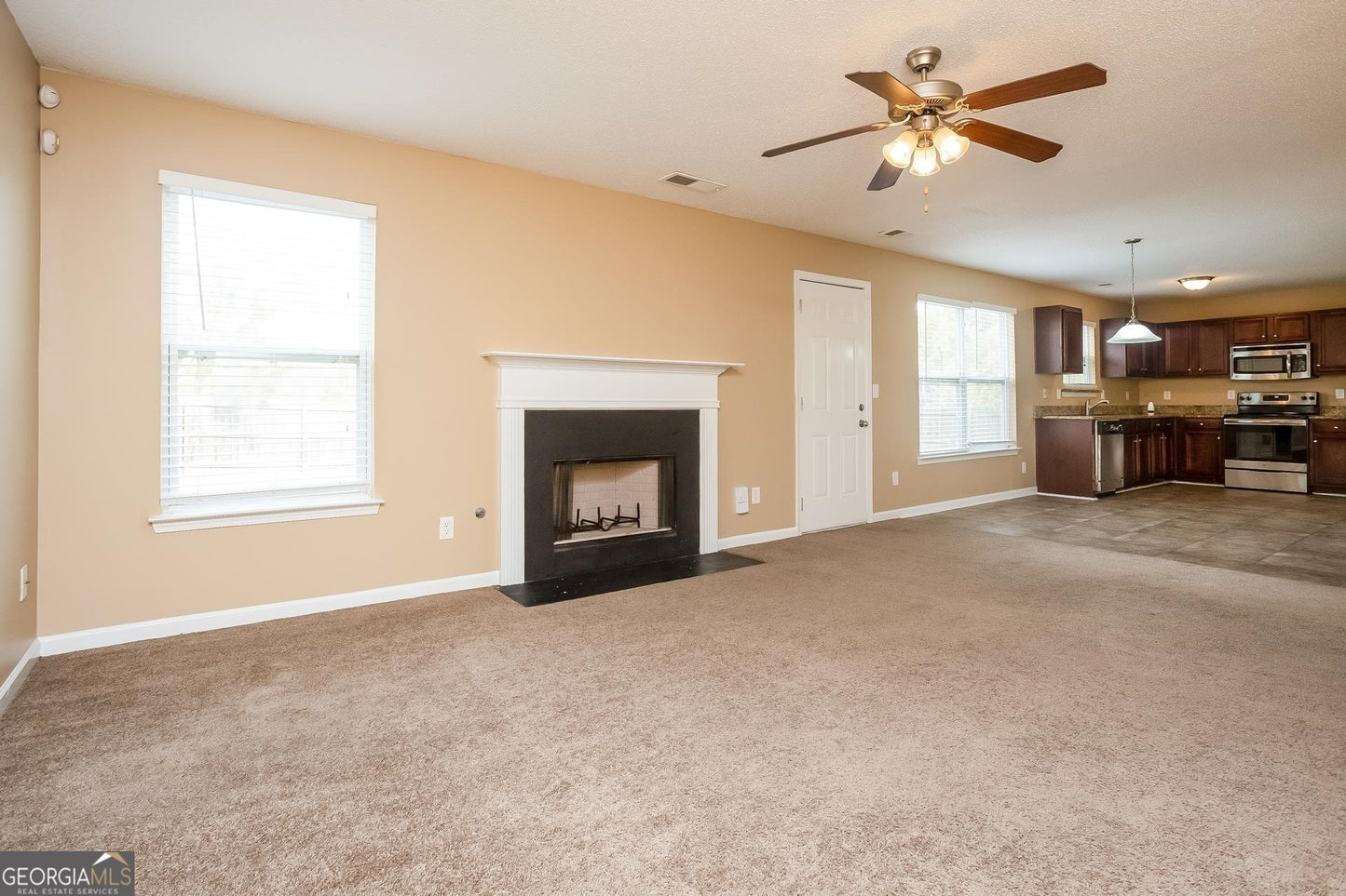 5 bedroom 2.5 bath house in Fairburn