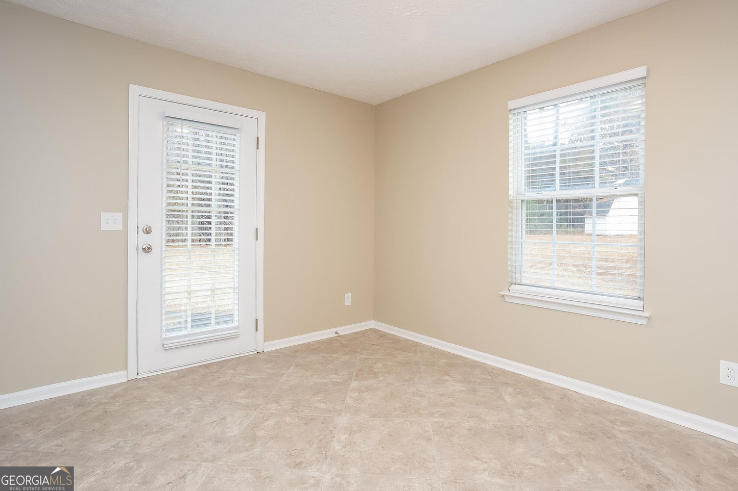 4 bedroom 2.5 bath house in Powder springs