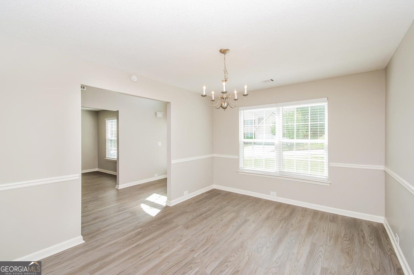 5 bedroom 3  bath house in Douglasville
