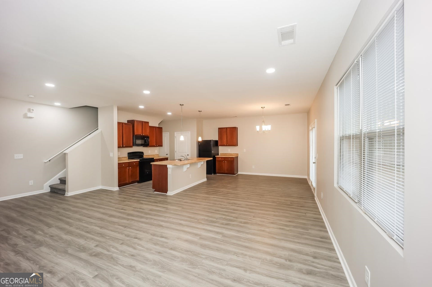 4 bedroom 3  bath house in Riverdale