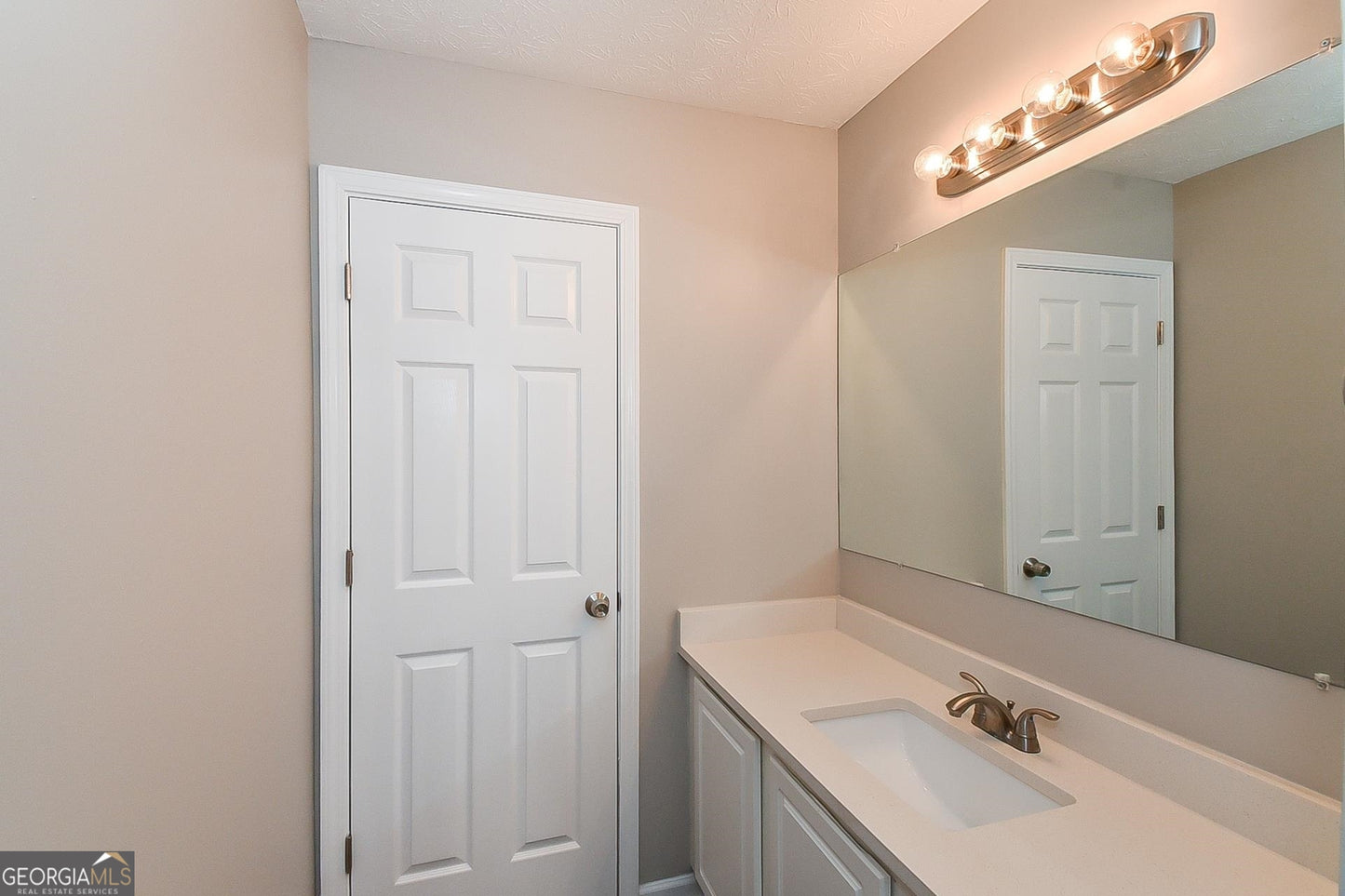 4 bedroom 2.5  bath house in Fairburn