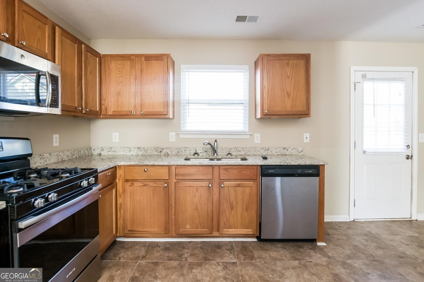 4 bedroom 2.5 bath house in Fairburn