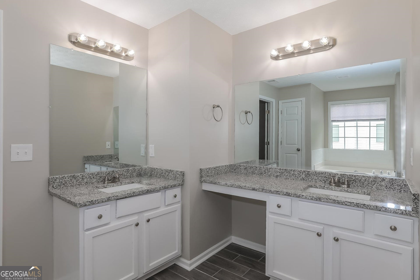 4 bedroom 2.5 bath house in Lithonia
