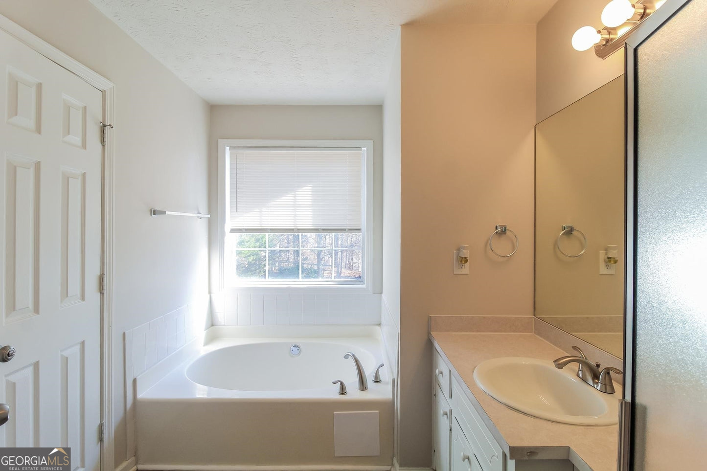 3 bedroom 2.5 bath house in Lawrenceville