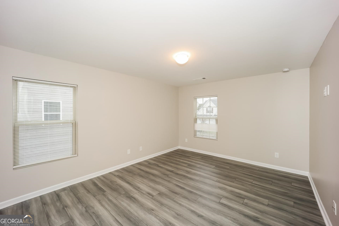 4 bedroom 3  bath house in Riverdale