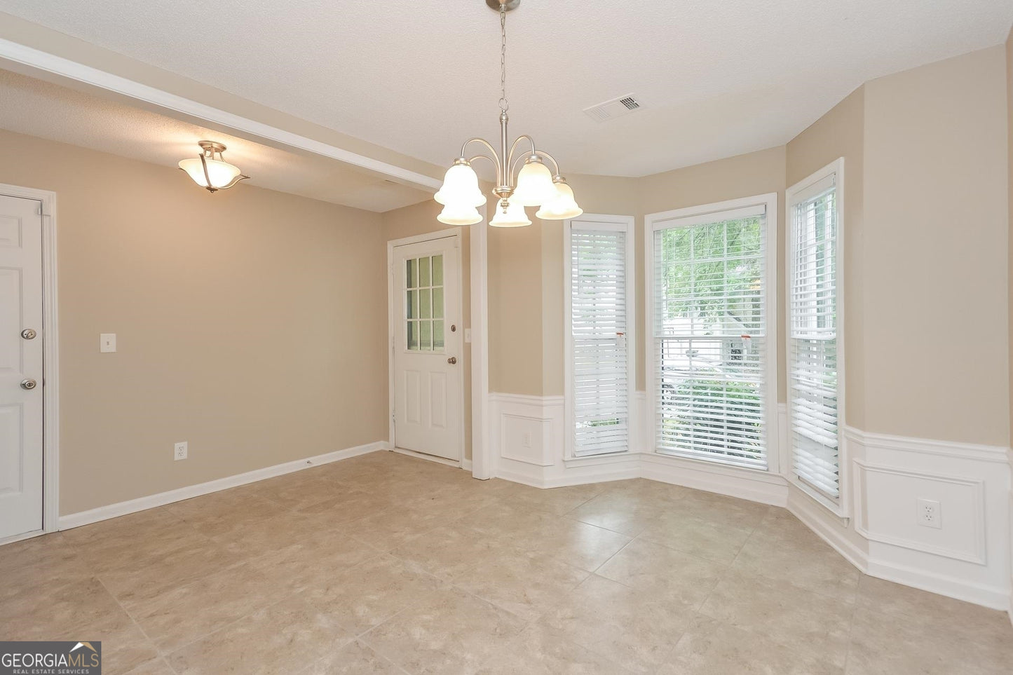 3 bedroom 2.5 bath house in Lawrenceville