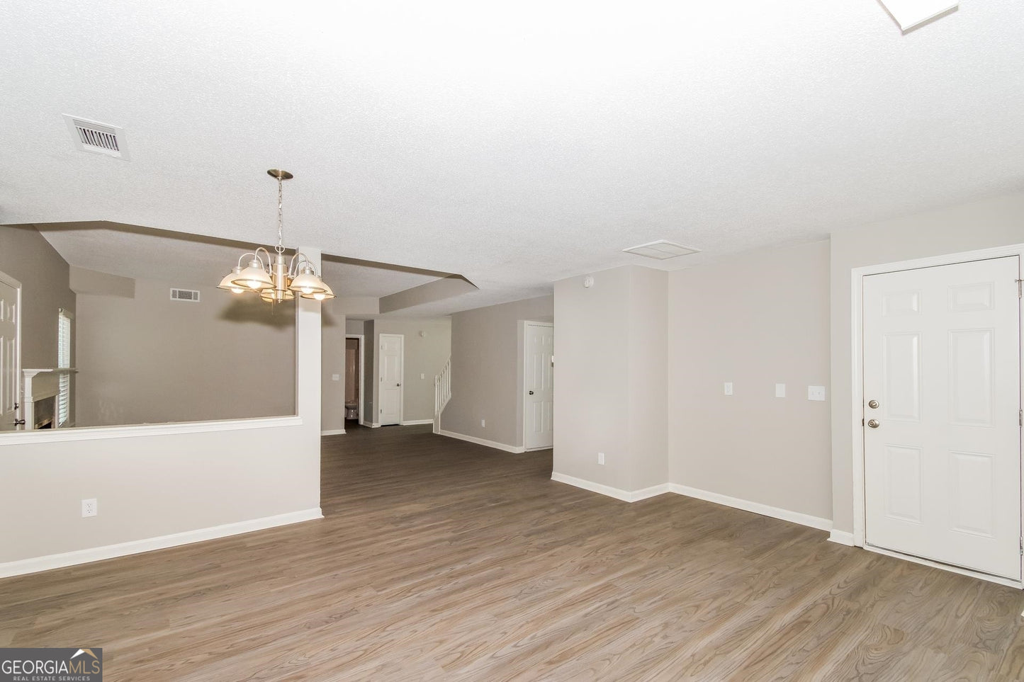 5 bedroom 3  bath house in Douglasville
