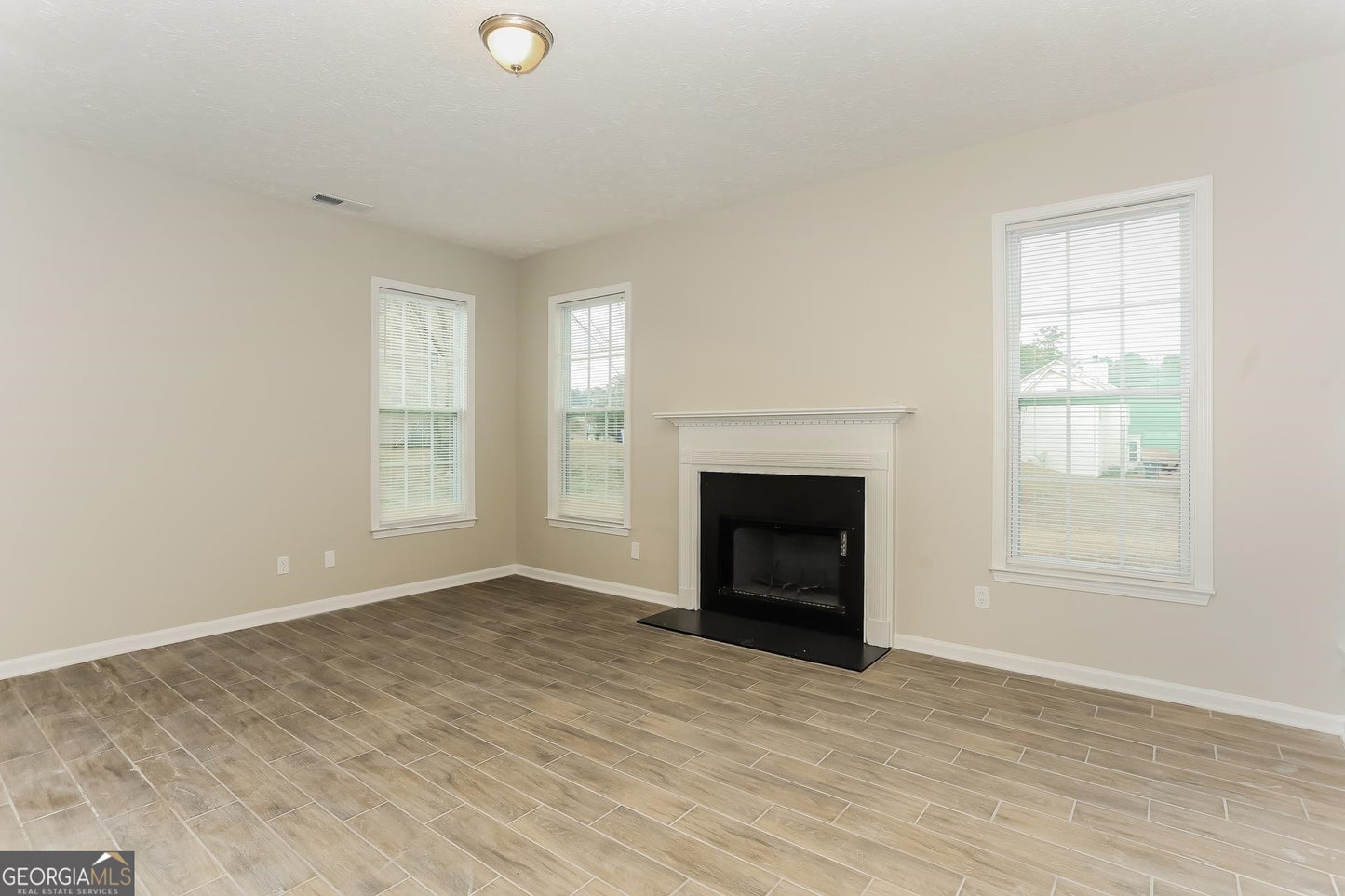 4 bedroom 2.5 bath house in Stockbridge
