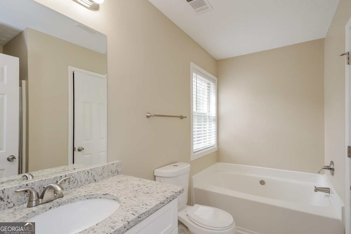 4 bedroom 2.5 bath house in Lawrenceville