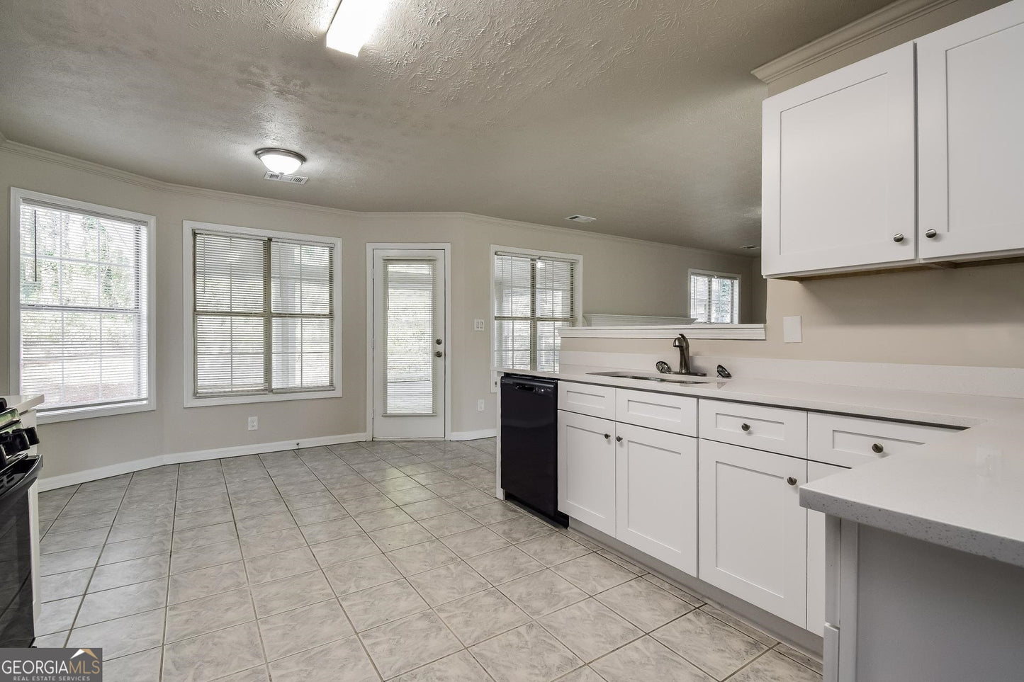 4 bedroom 2.5  bath house in Lawrenceville