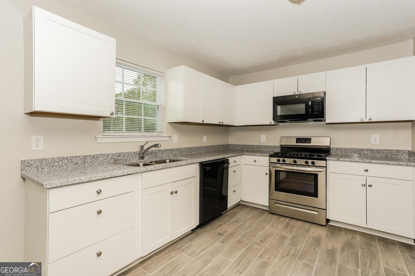 4 bedroom 2.5 bath house in Stockbridge