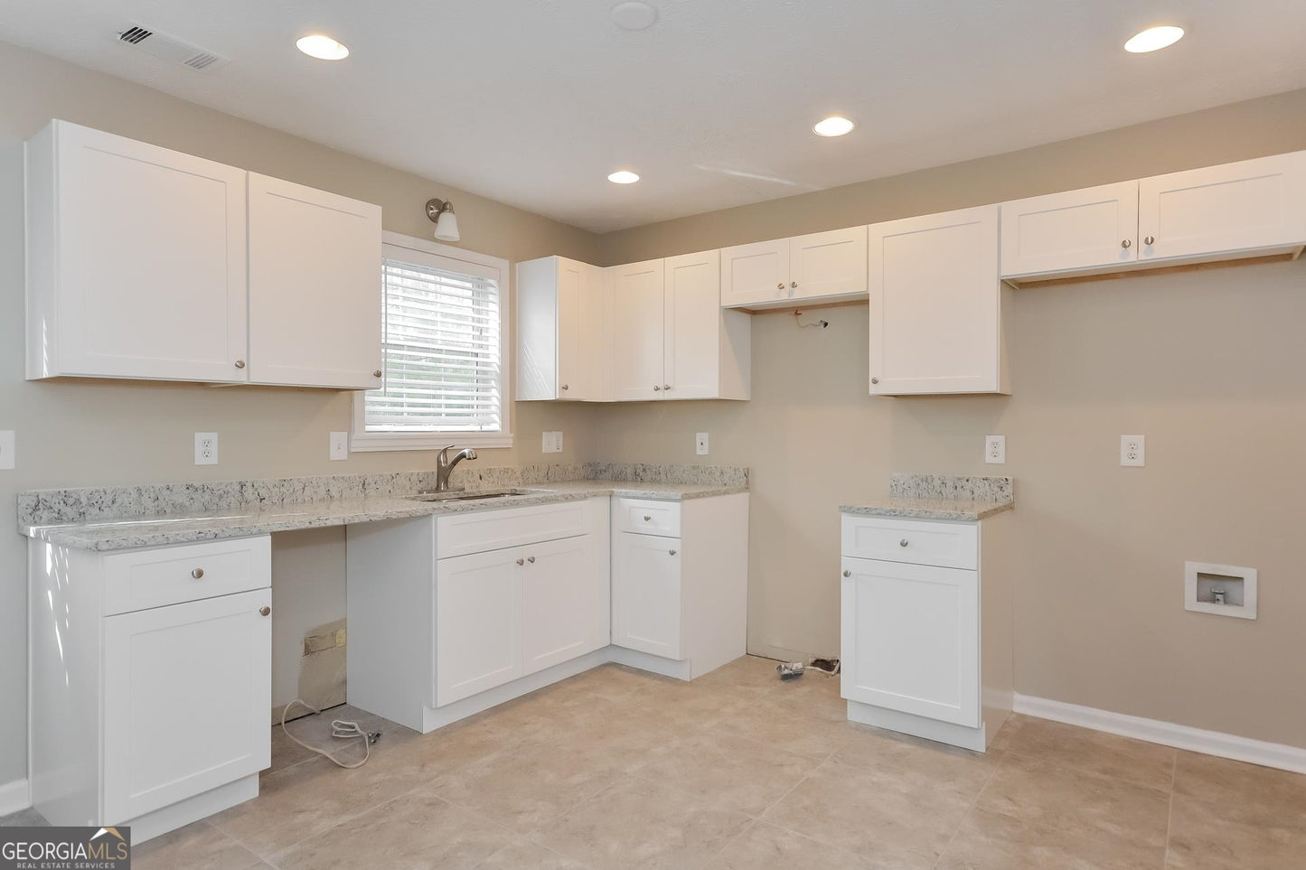 4 bedroom 2.5 bath house in Lawrenceville