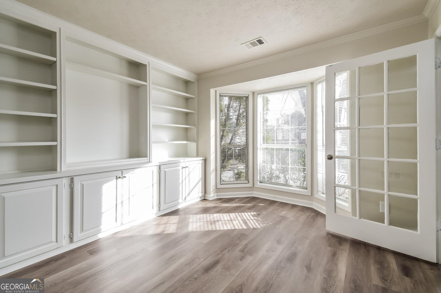 4 bedroom 2.5  bath house in Lawrenceville