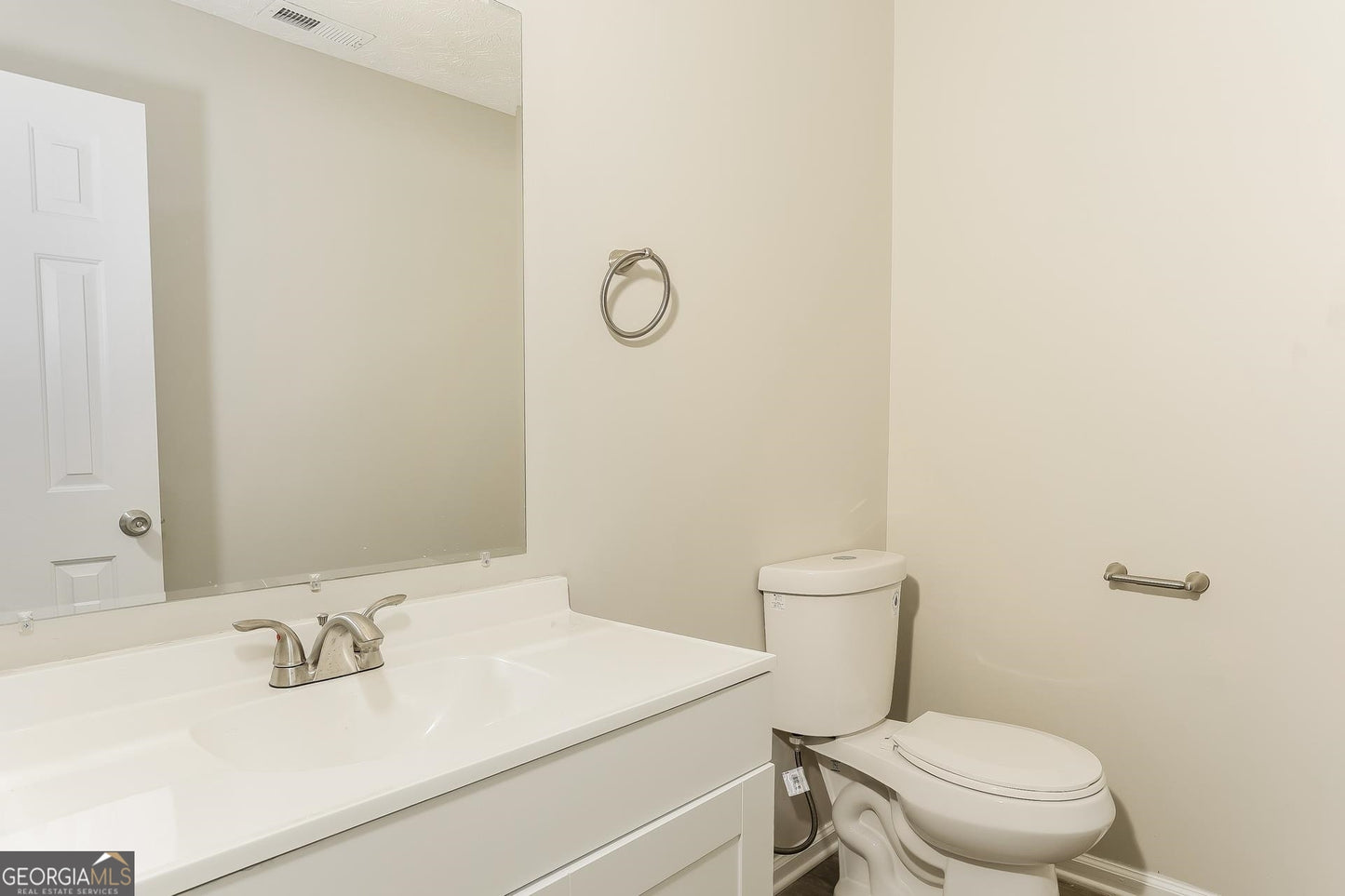 4 bedroom 2.5 bath house in Stockbridge