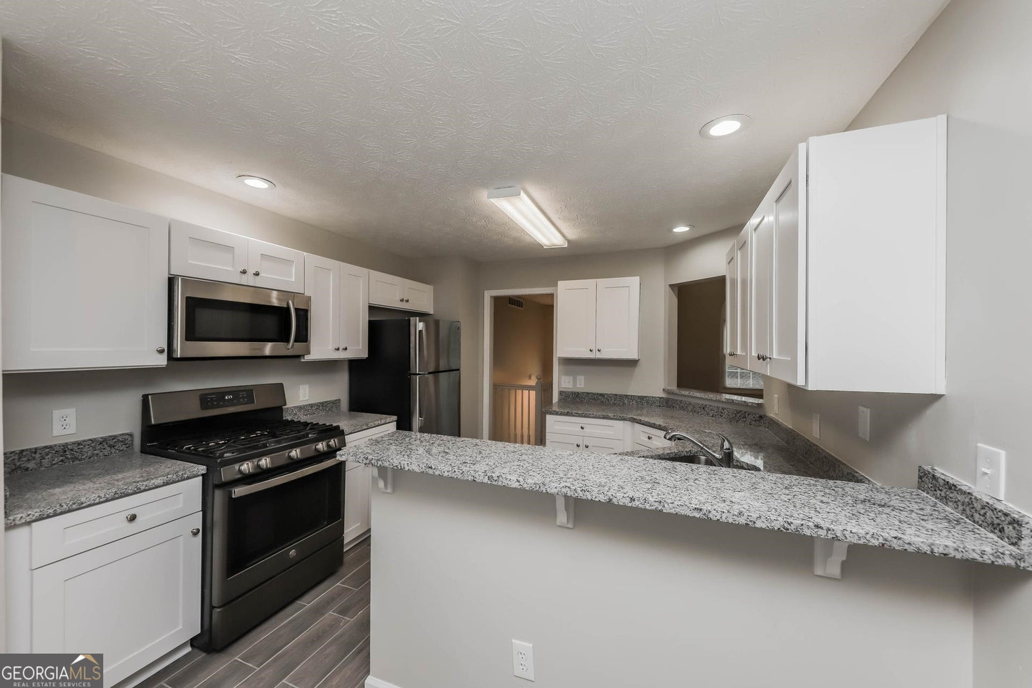 5 bedroom 3  bath house in Powder springs