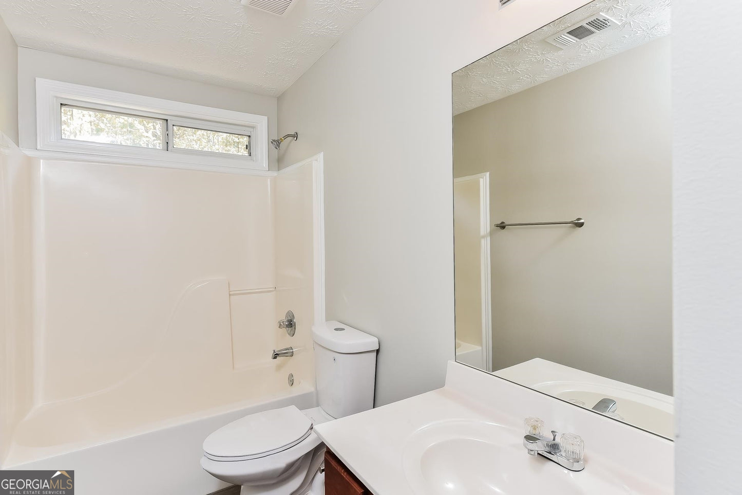 4 bedroom 2.5 bath house in Flowery branch