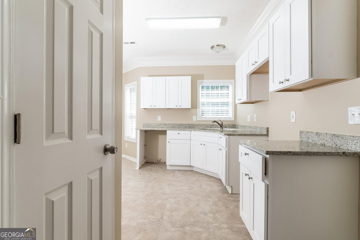 4 bedroom 2.5 bath house in Riverdale