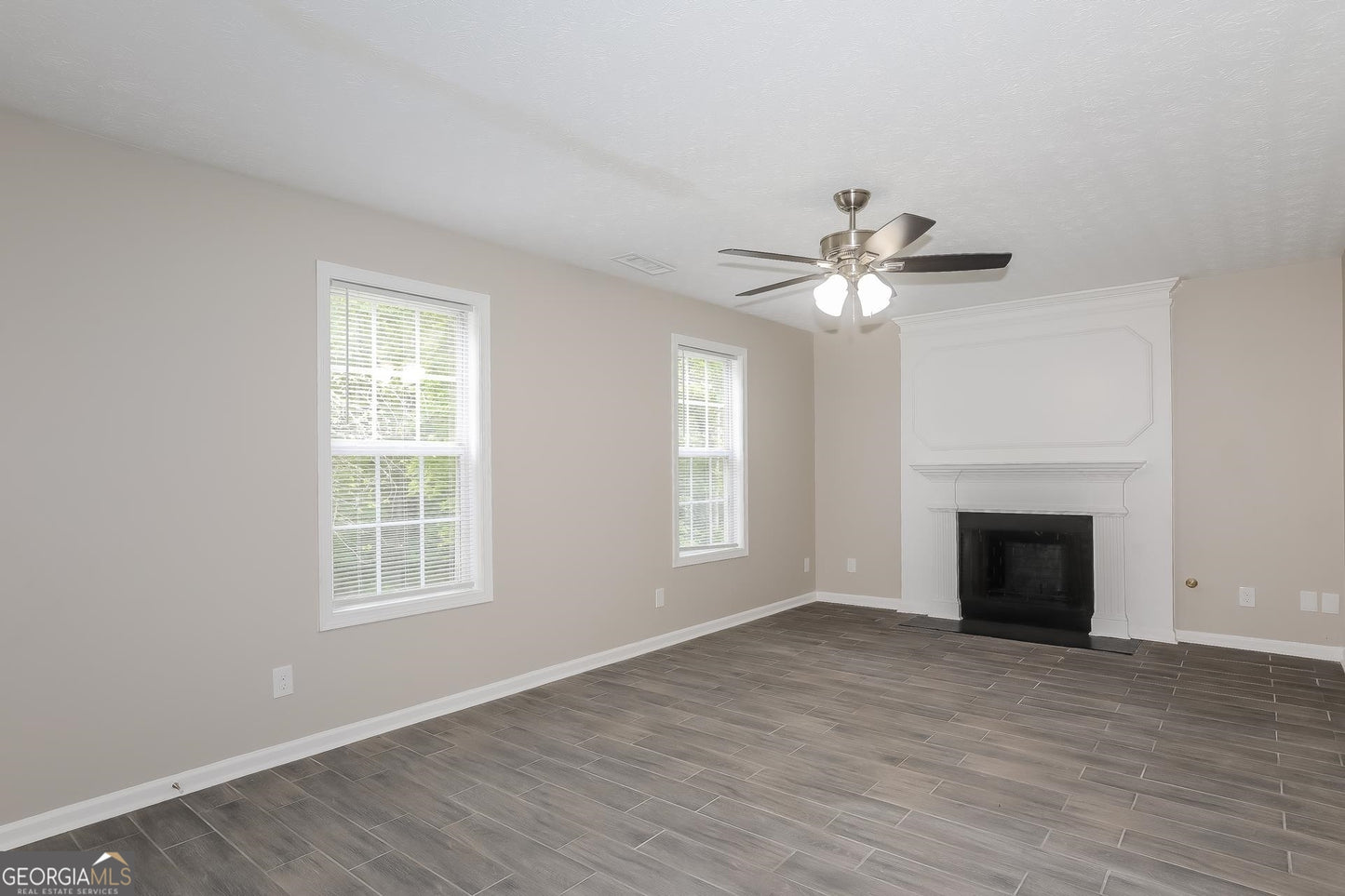 4 bedroom 2.5 bath house in Lithonia