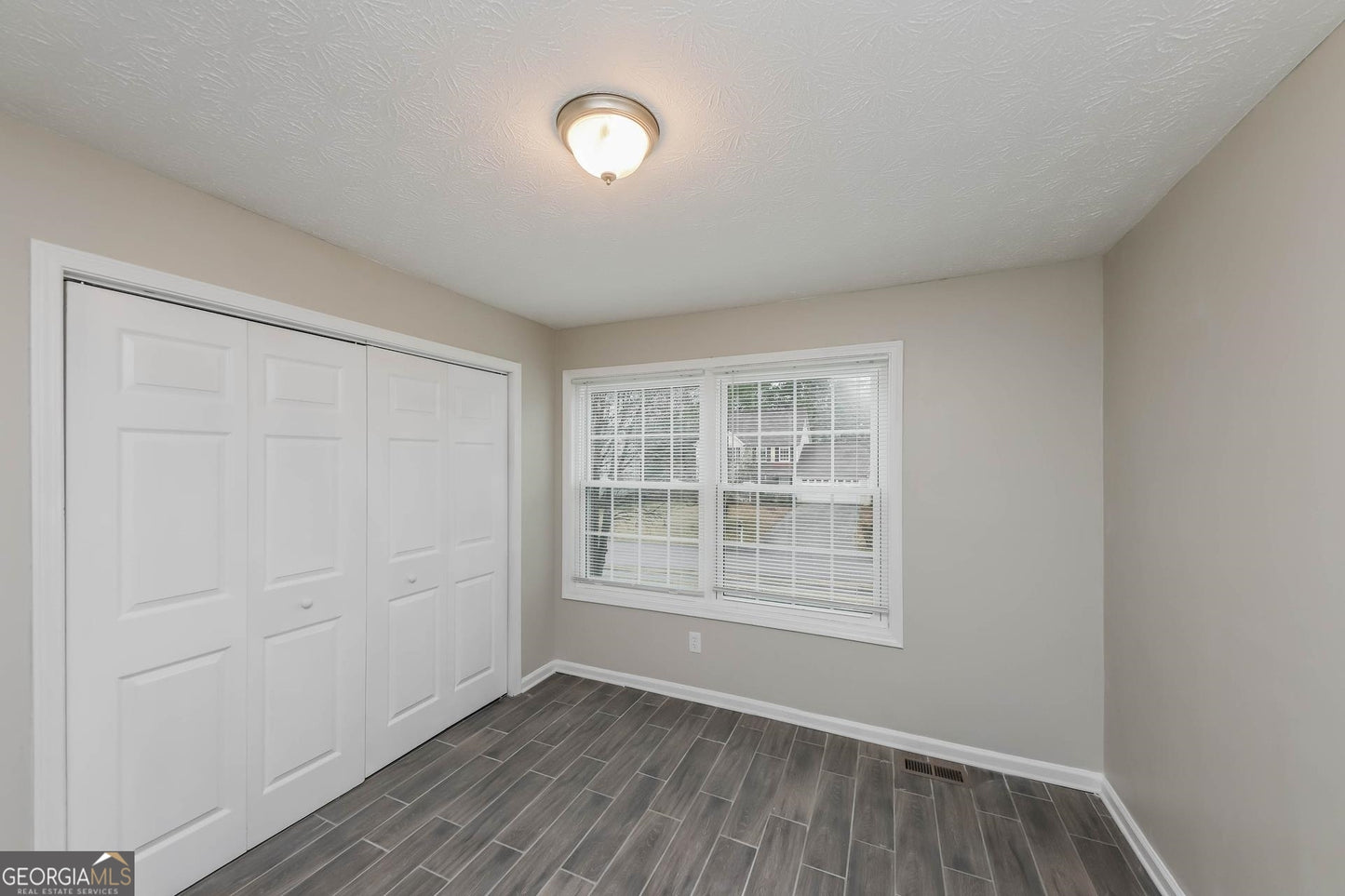 5 bedroom 3  bath house in Powder springs