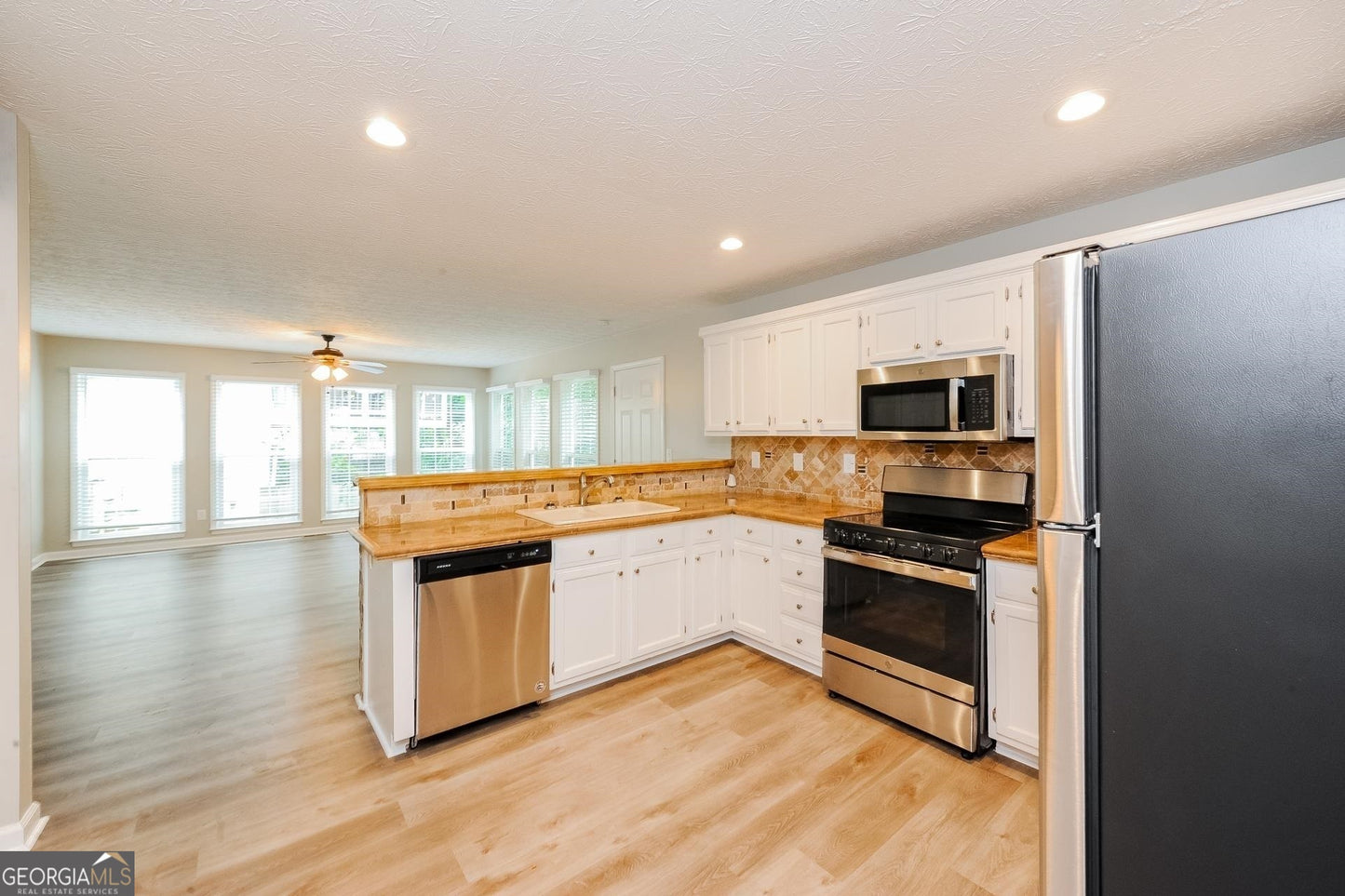 4 bedroom 2.5 bath house in Lawrenceville