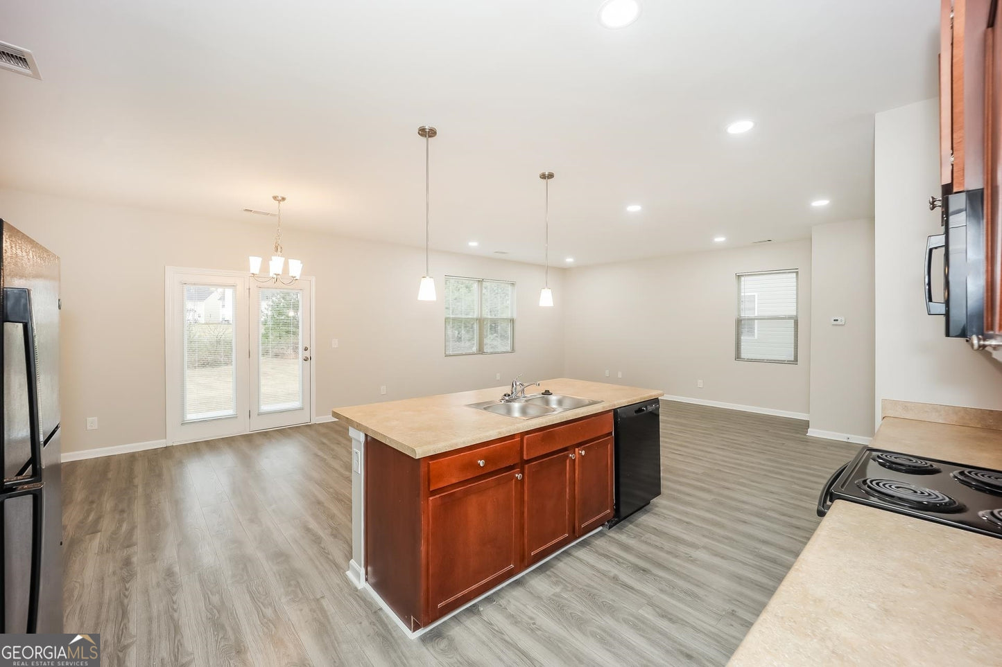 4 bedroom 3  bath house in Riverdale