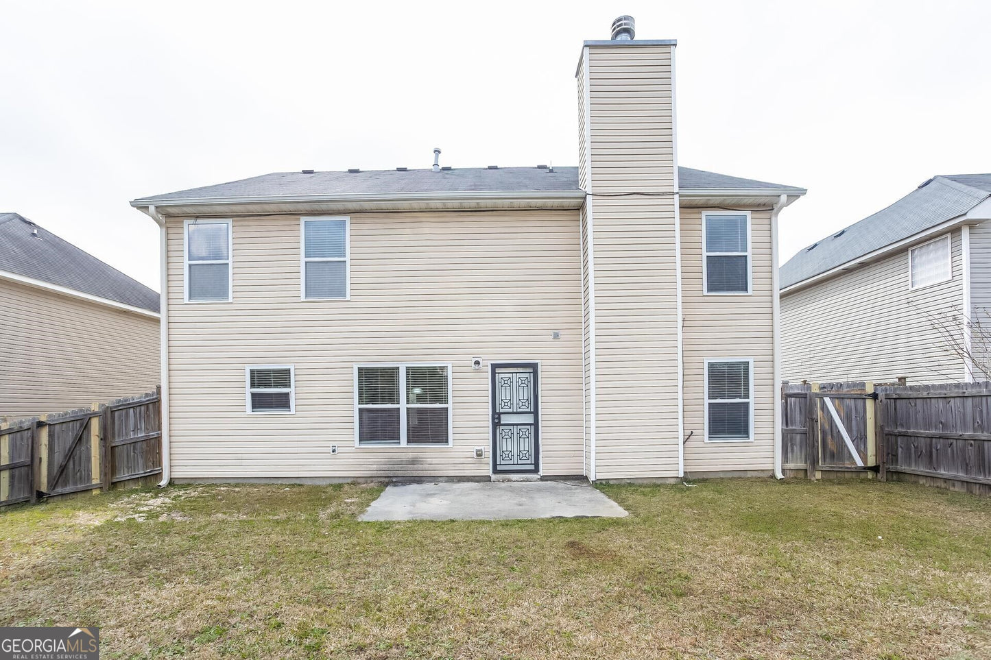 5 bedroom 2.5 bath house in Fairburn