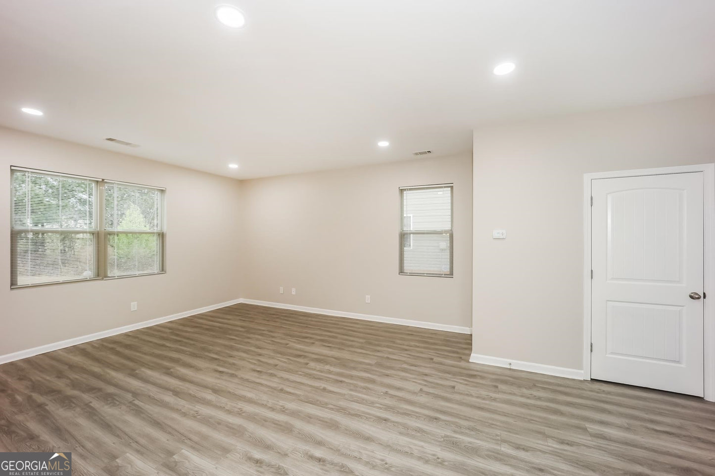 4 bedroom 3  bath house in Riverdale