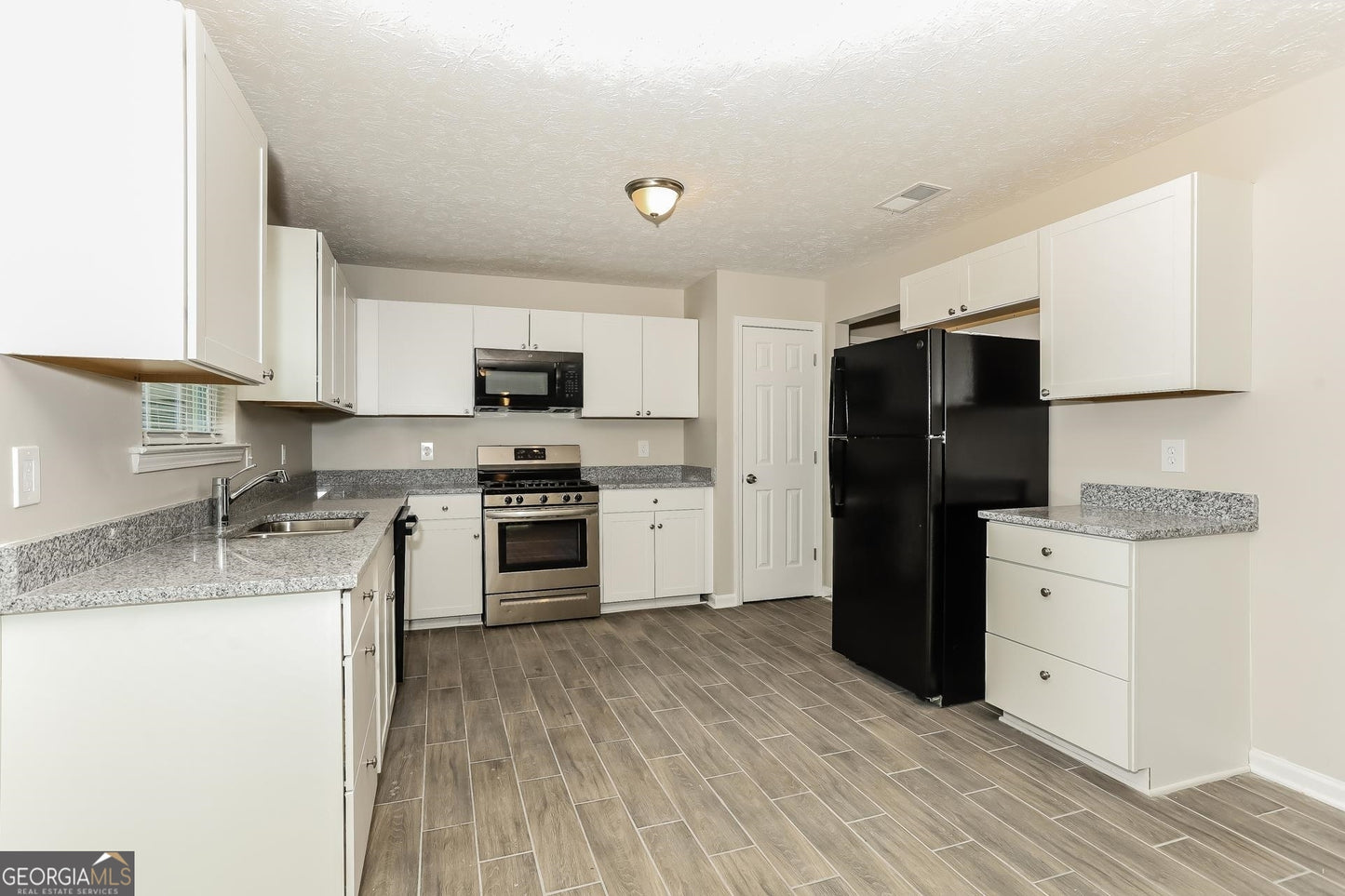 4 bedroom 2.5 bath house in Stockbridge